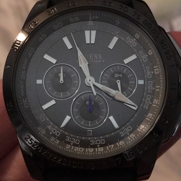 Guess watch with black band - Picture 3 of 3